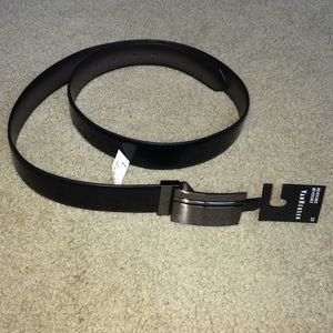 NWT VanHeusen Men’s reversible belt 38